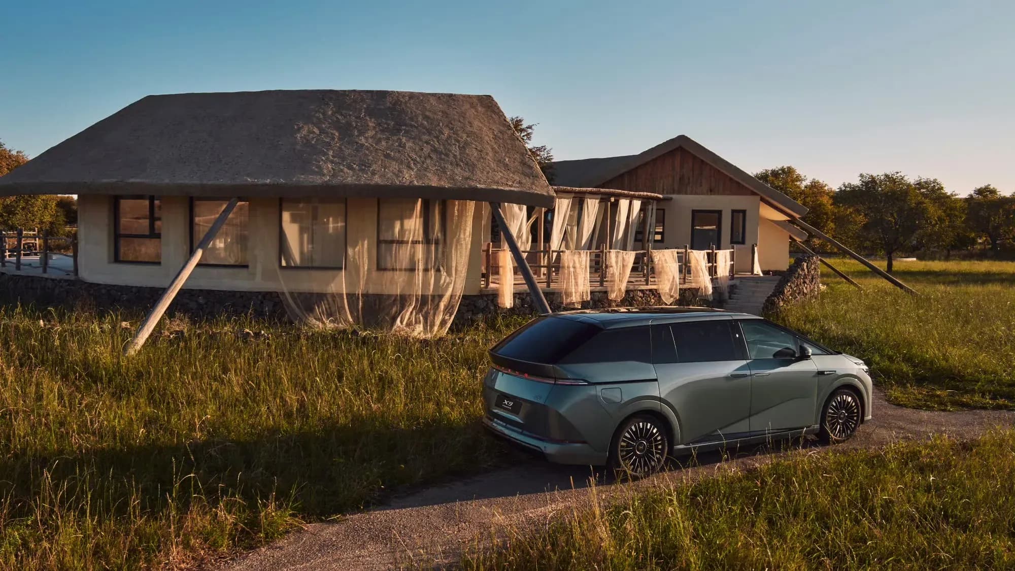 The XPeng X9 EREV with 1,602 km range packs a 63.3 kWh battery and 60L fuel tank