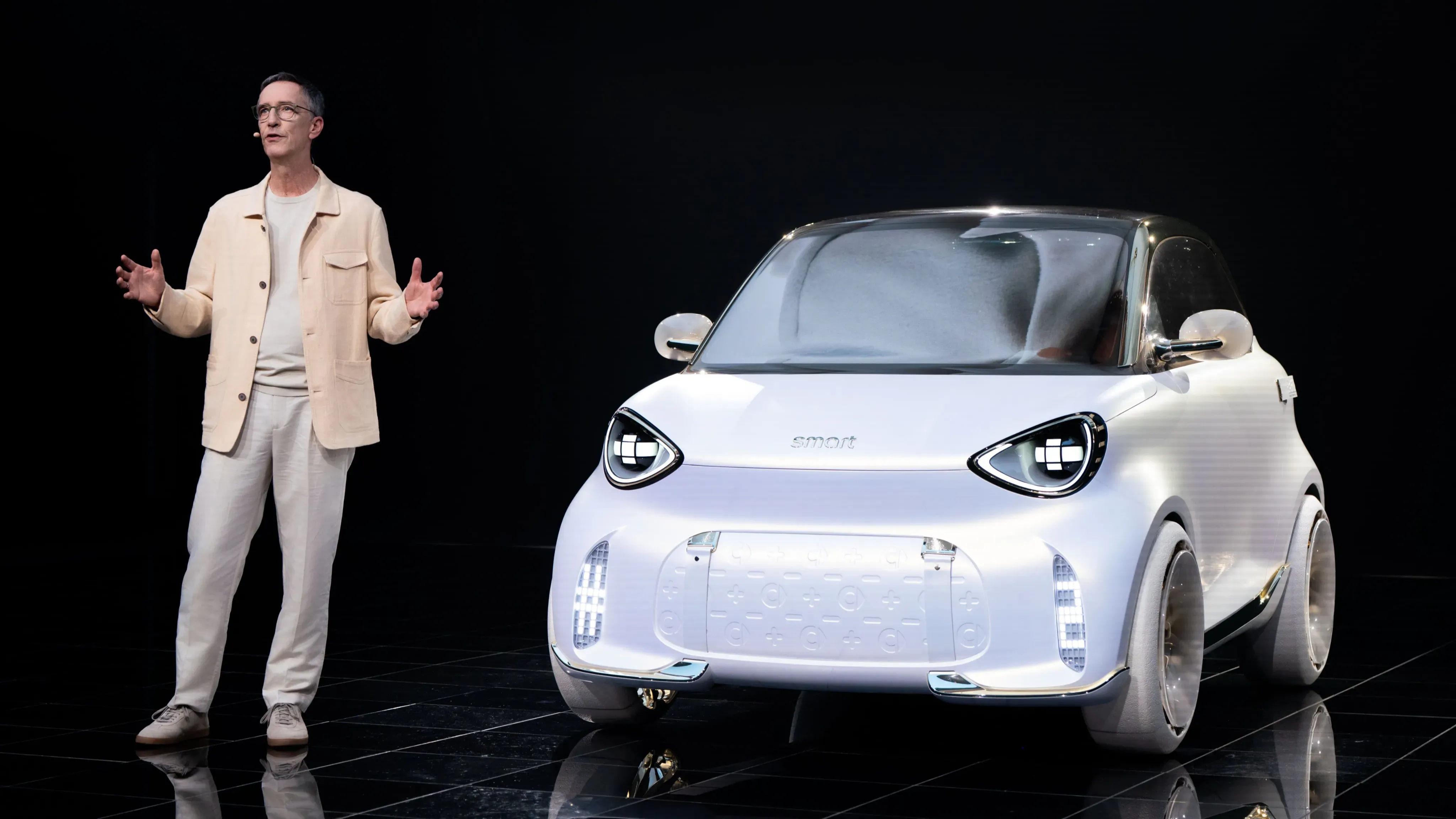 Smart Concept #2 debuts in Beijing as the brand's two-seat city EV returns