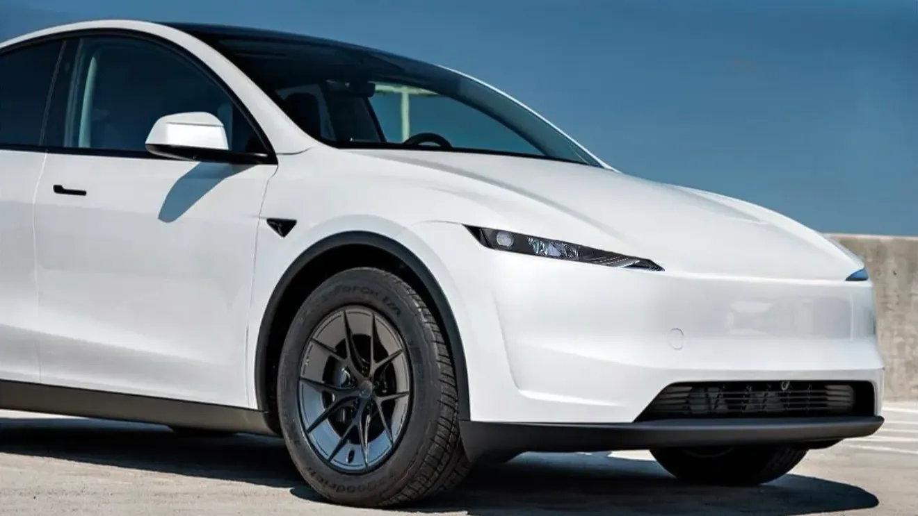 Cheaper Tesla Model Y breaks cover and appears to ditch front/rear light bars