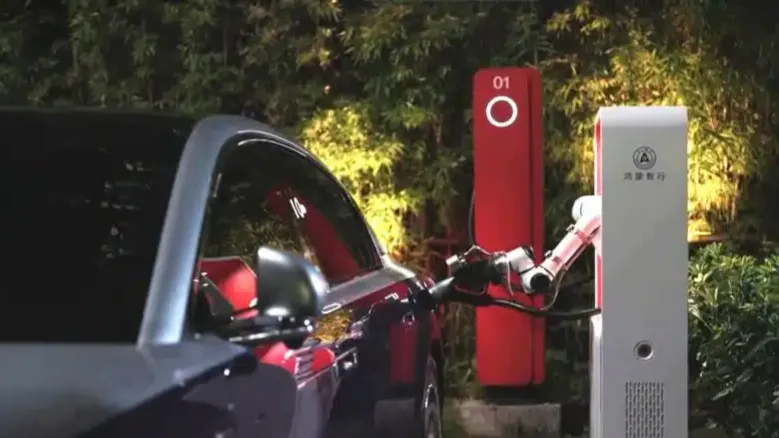 Huawei Maextro S800 debuts robotic arm charging with full unmanned automation